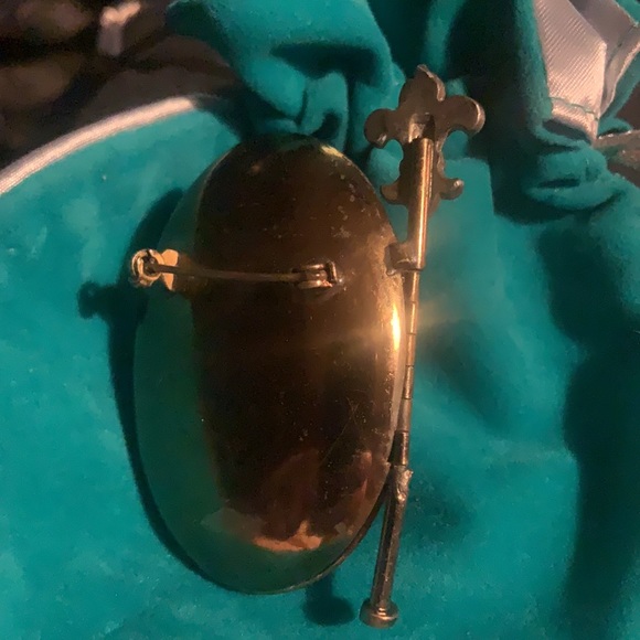 COPY - CAMEO BROOCH LOCKET - Picture 2 of 4